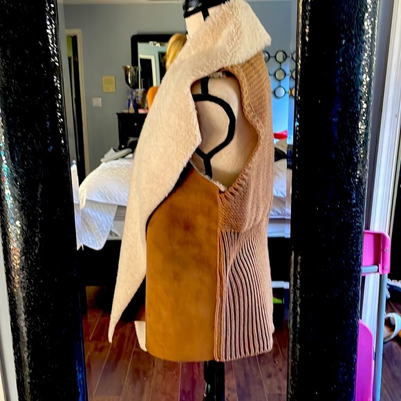 Shearling and faux suede sweater vest. 🤎 - Picture 2 of 3